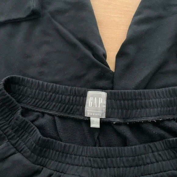 GAP Black Sweatshirt & Cargo Joggers - Picture 7 of 8